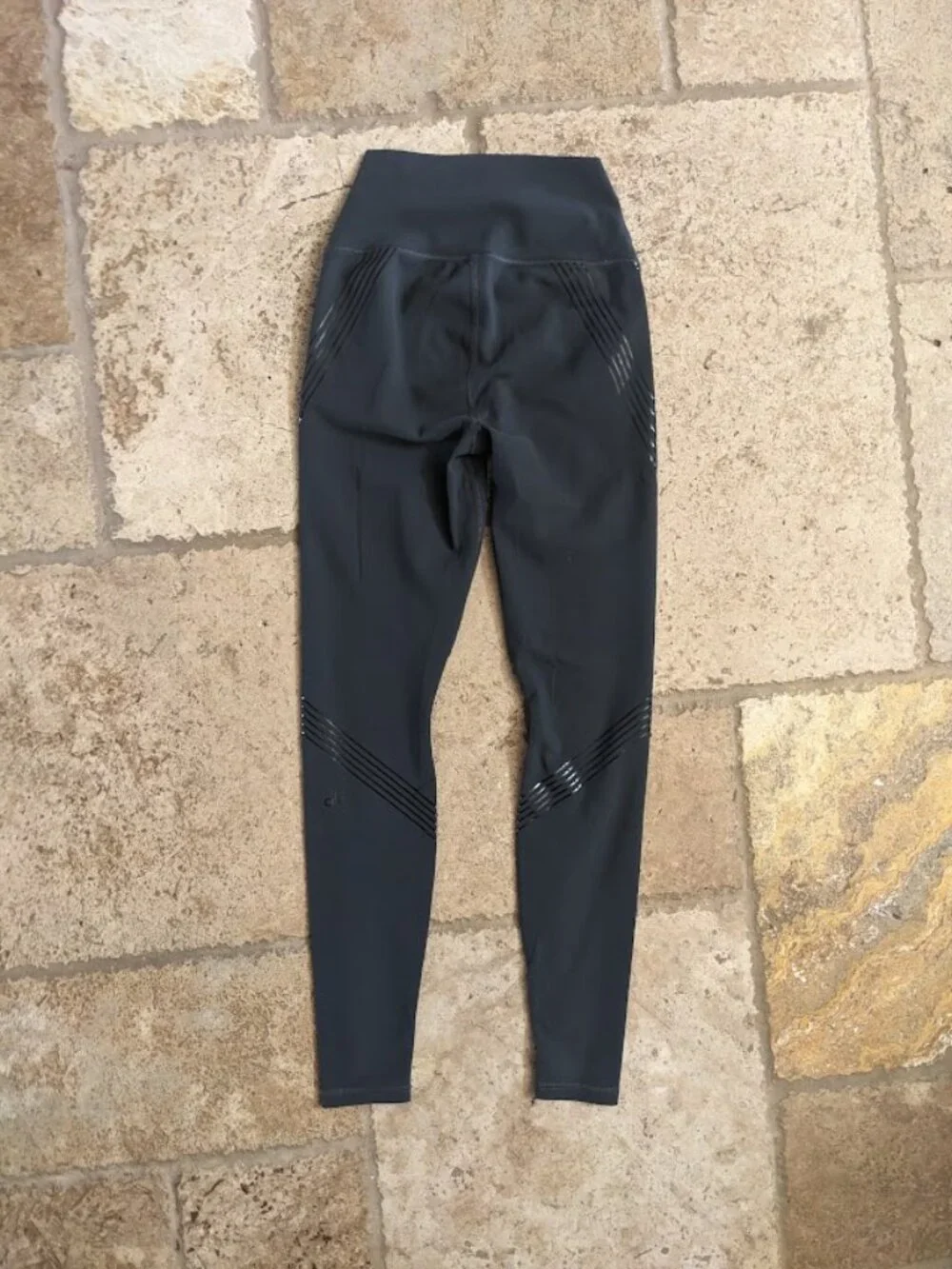 EUC LIKE NEW ALO YOGA VAPOR LEGGINGS SIZE XSMALL